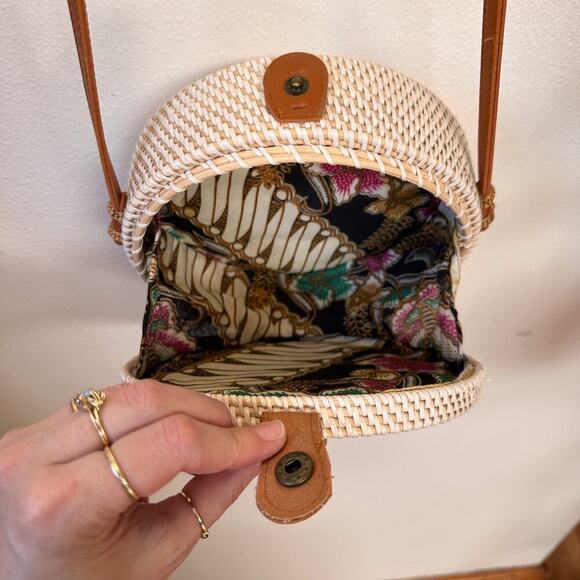 Woven Circle Purse from St. Kits - Picture 4 of 7